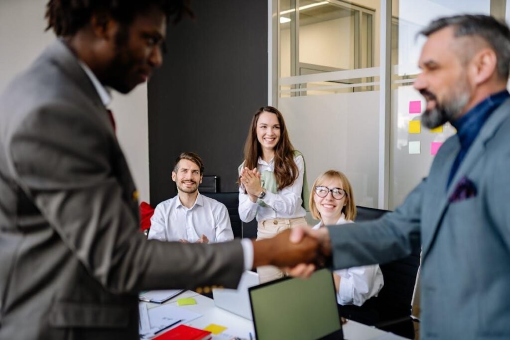 Why Clear Injury Policies Strengthen Employee Trust and Retention Employees and managers discussing workplace injury policies in an office meeting.