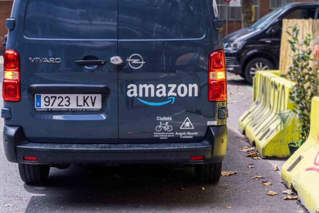 Who Pays for Injuries After an Amazon Van Crash in New Port Richey, FL? Amazon delivery van illustrating a crash injury claim in New Port Richey, FL.